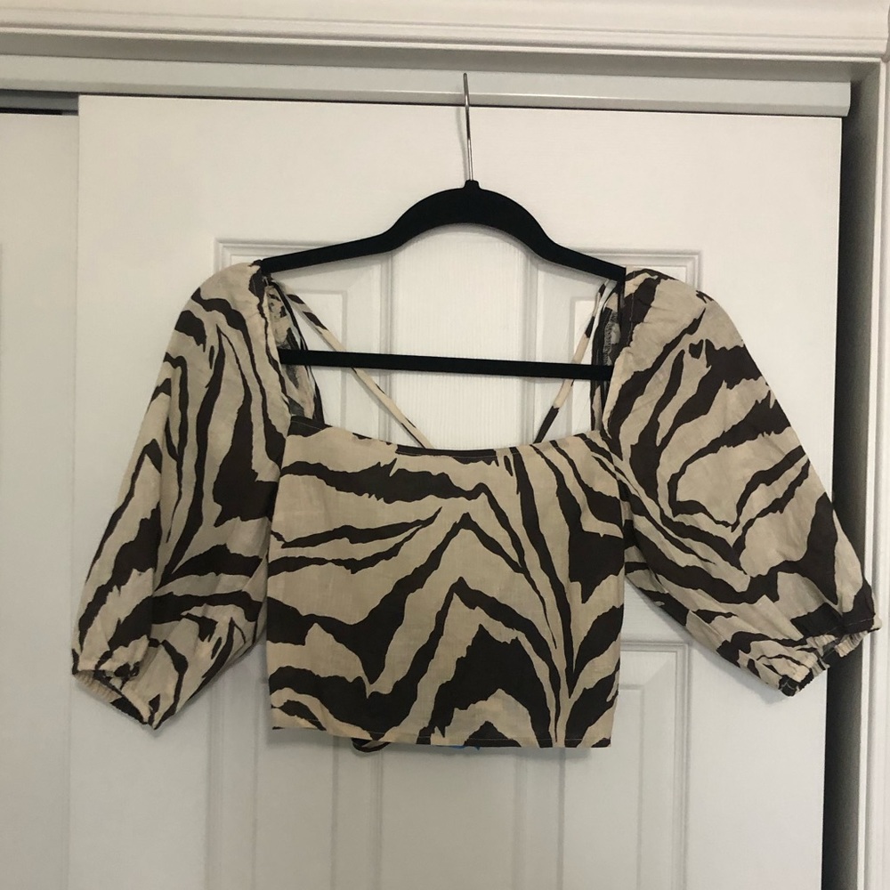 Cropped animal print H&M shirt. NWT
